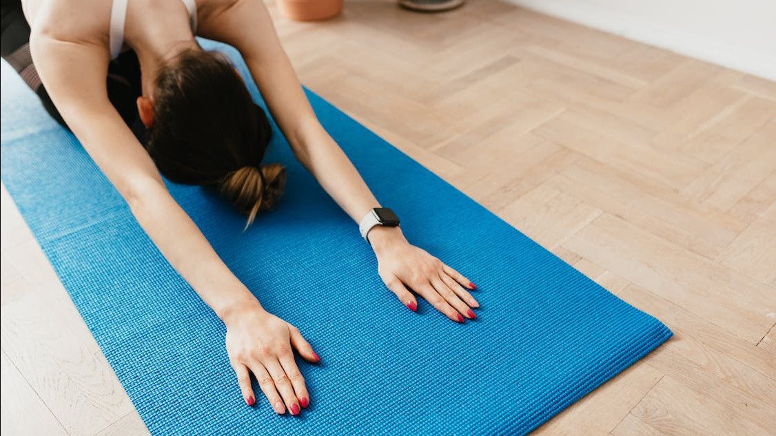 4 Berbagai Gerakan Yoga untuk Menenangkan Pikiran