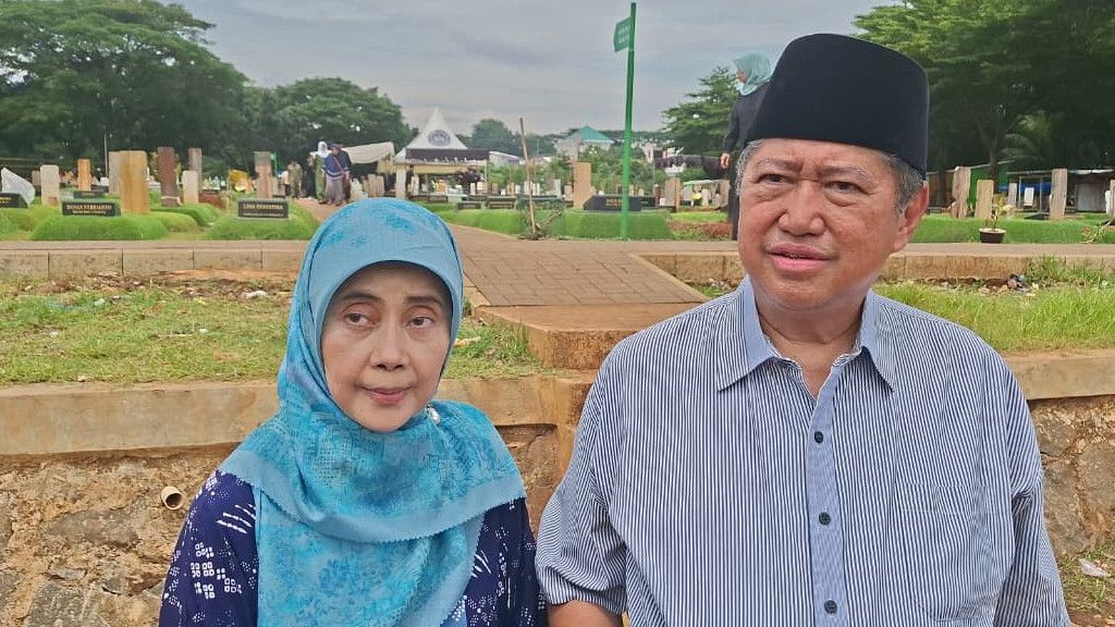 Makam Vidi Aldiano Dibanjiri Peziarah, Harry Kriss: Sehari Dua Karung Bunga Tabur