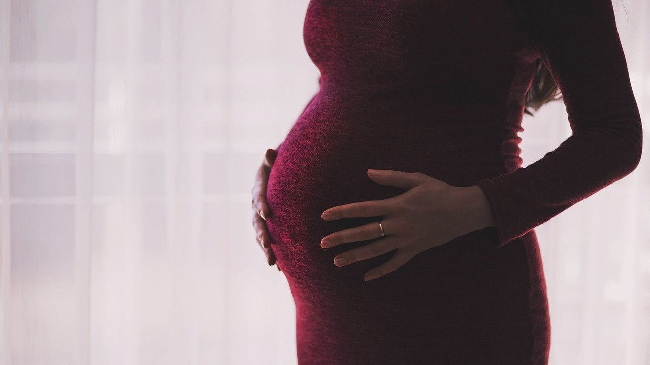 UU KIA: Pekerja Tak Boleh Pecat dan Tetap Beri Upah bagi Ibu Pekerja yang Melahirkan