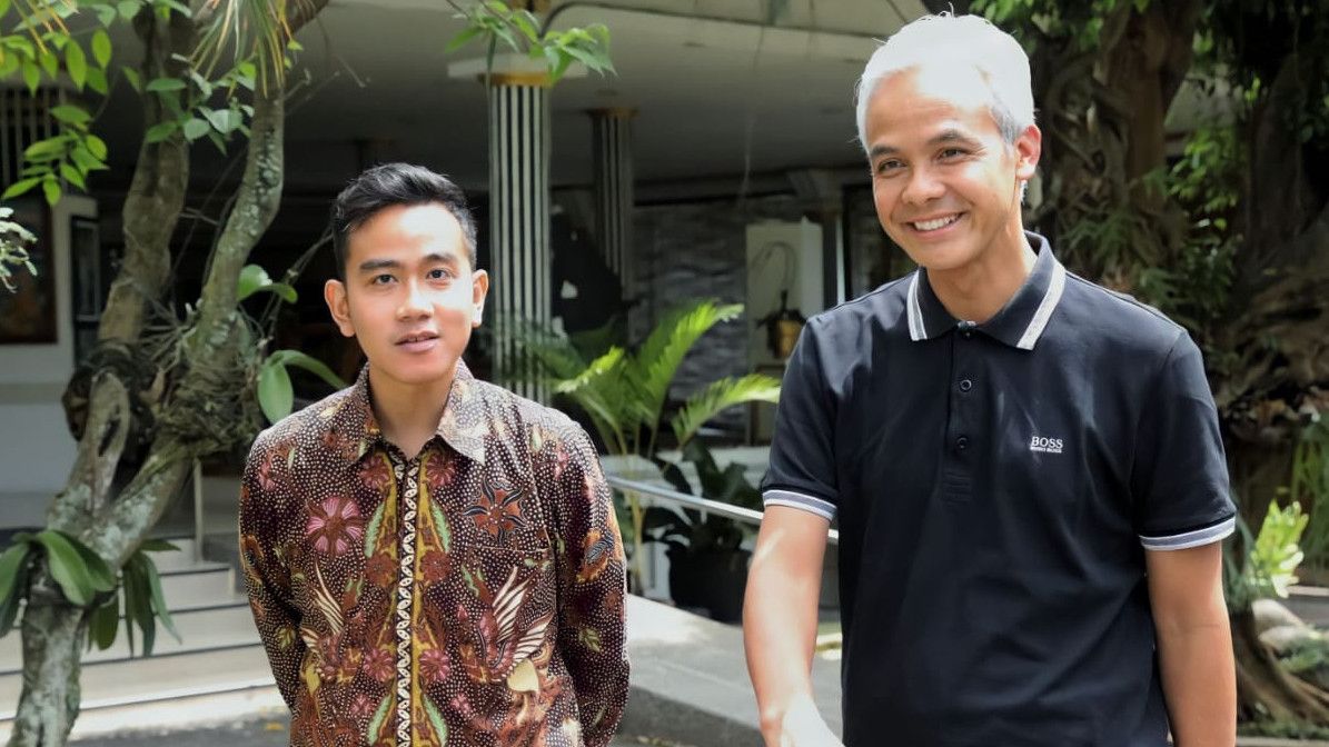 Ganjar Bagi Sembako dan Gibran Tebar Amplop di Makassar Sebelum Kampanye Resmi?