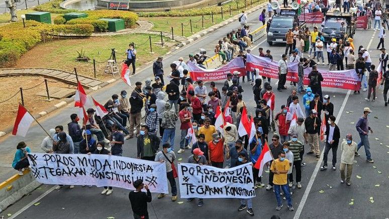 Jelang Putusan MKMK, Ratusan Warga Gelar Aksi di Kawasan Patung Kuda Jakarta