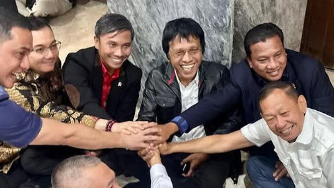 Grab dan Gojek Tak Hadiri Undangan Diskusi DPR, Adian Kesal: Kita Juga Bisa Tak Menghormatinya