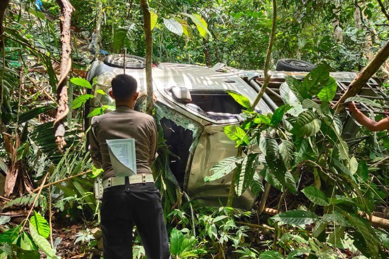 Mobil Pecah Ban dan Masuk Jurang Sedalam 20 Meter di Agam, Penumpang Meninggal