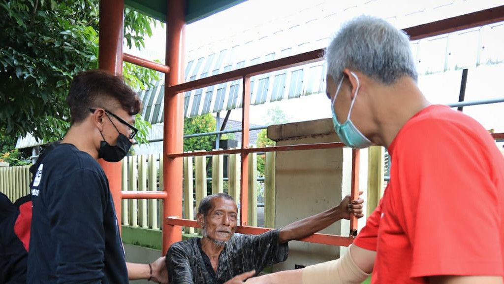 Aksi Ganjar Evakuasi ODGJ Bareng Relawan: Ini Tidak Hanya Menghafal Pancasila, tapi Melakukan 'Kemanusiaan yang Adil dan Beradab'