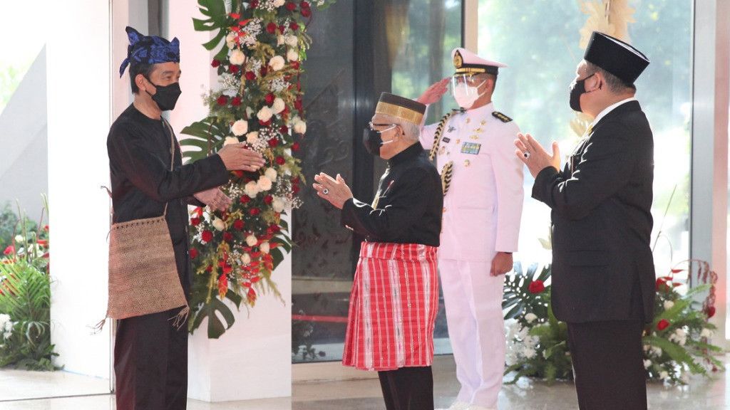 Baju Jokowi Disiapkan Langsung Ketua Adat Suku Baduy, Jokowi: Saya Suka Desainnya Sederhana dan Nyaman Dipakai