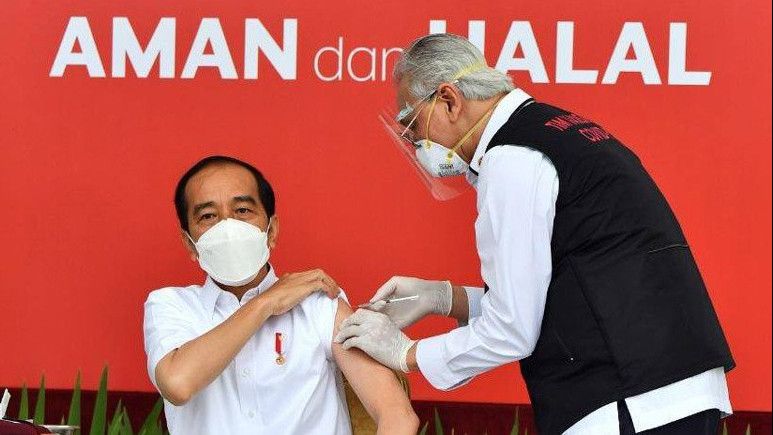 Beberapa Pertanyaan yang Dilontarkan Dokter kepada Jokowi sebelum Disuntik Vaksin COVID-19