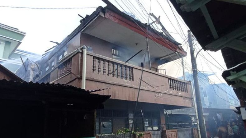 Rumah Kos di Cawang Jaktim Terbakar, 13 Unit Mobil dan 65 Personel Dikerahkan