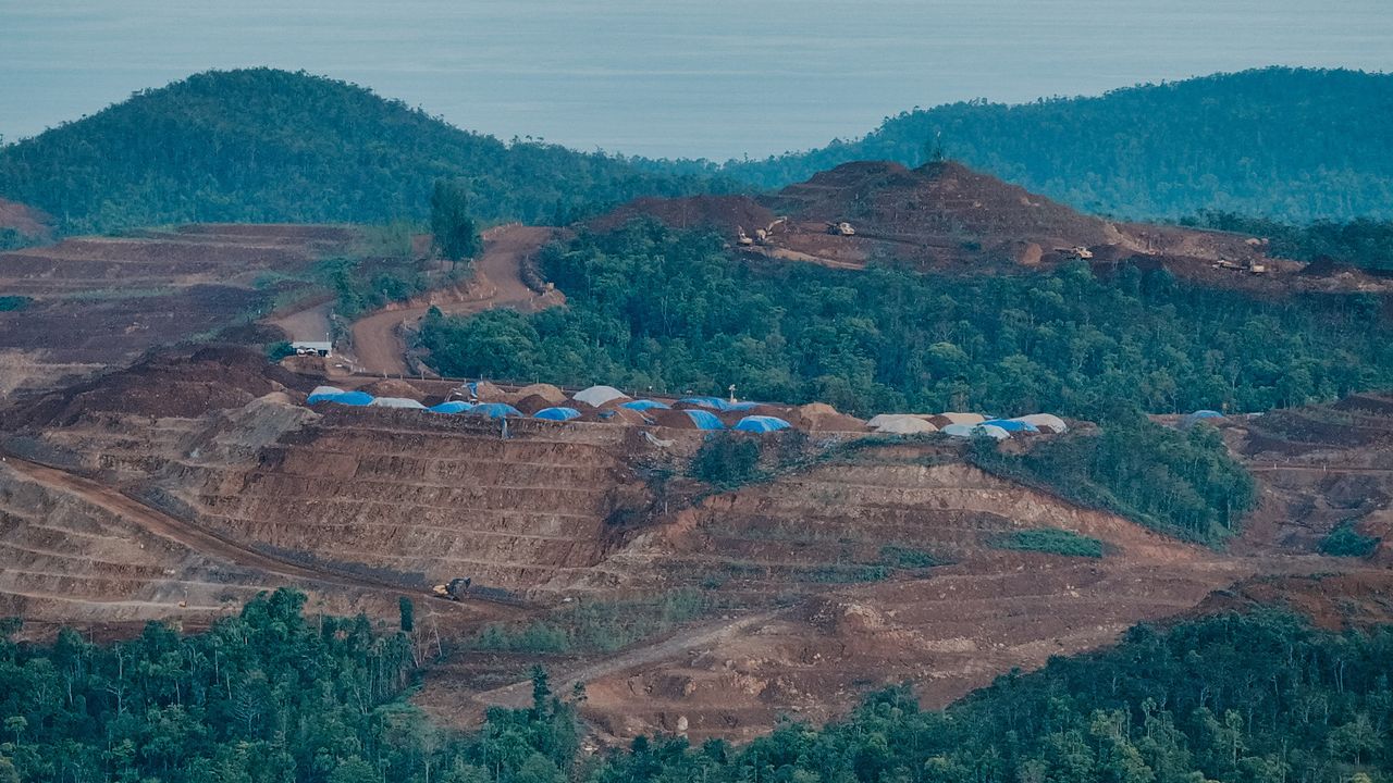 Potret Wajah Pulau Gag Raja Ampat yang Berantakan karena Tambang Nikel