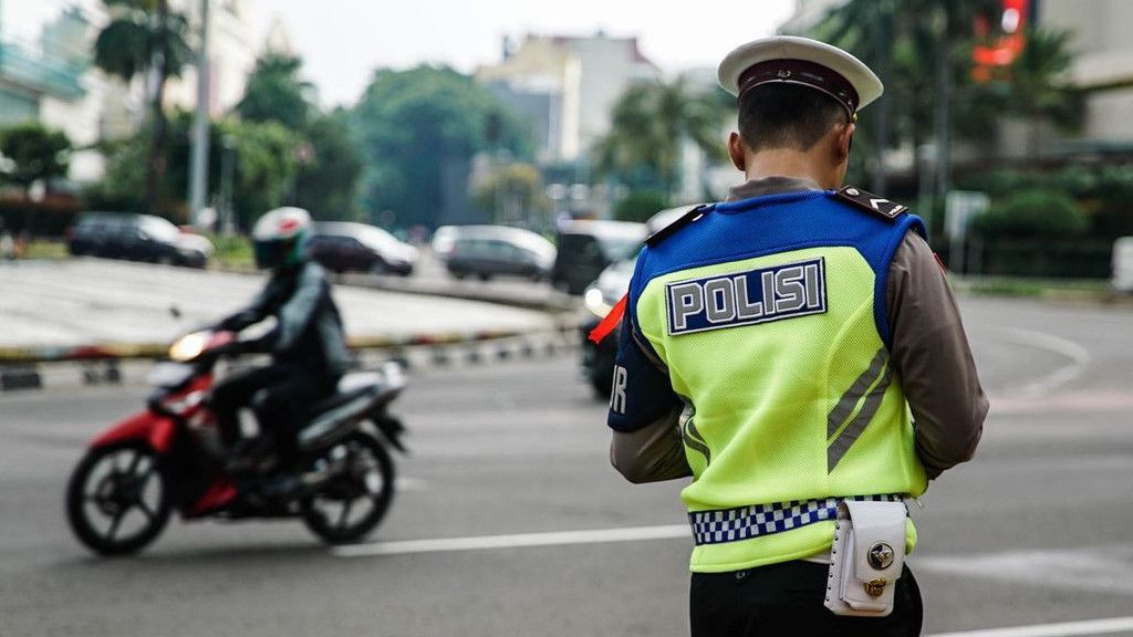 Dituduh Menghasut, Ade Armando dan Permadi Arya Dilapor ke Polisi