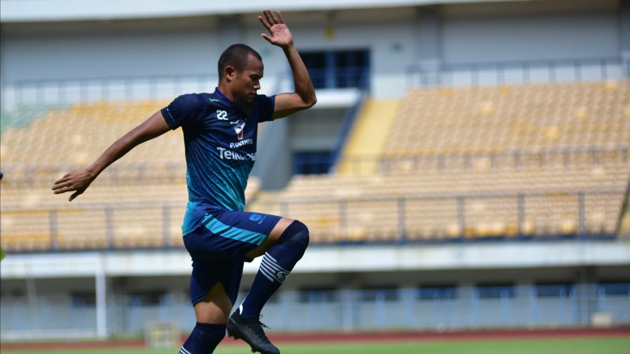 Lawan PSM Makassar, Persib Tanpa Duet Bek Nick Kuipers dan Igbonefo