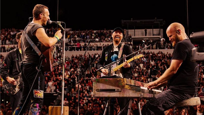 Pengguna Kursi Roda Ngaku Sulit Dapet Akses Khusus di Konser Coldplay Jakarta