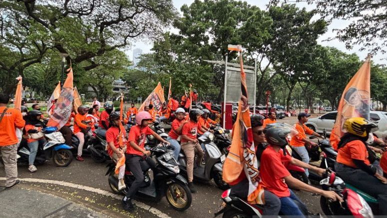 Para Pendukung Paslon Cagub-Cawagub DKI Tiba di Lokasi Debat Pilkada DKI