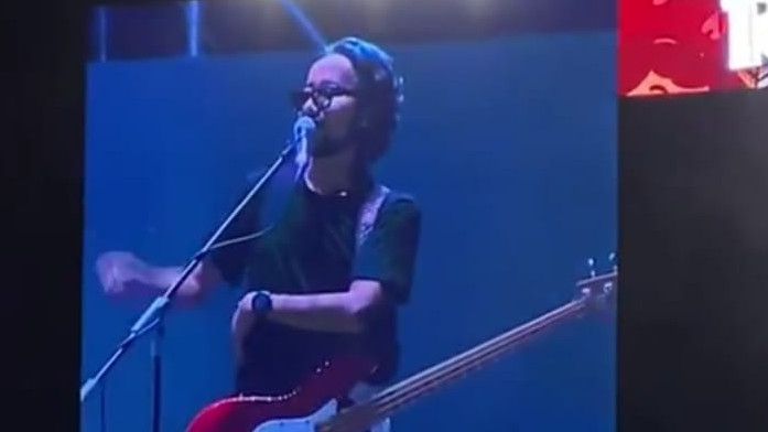 Viral Bassist Feast Fadli Geram Lihat Polisi Pukul Penonton Gegara Bawa Bendera One Piece Saat Konser Musik