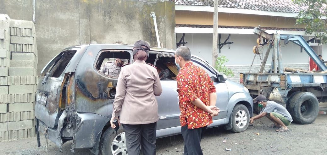 Mayat Perempuan di Sukoharjo Ditemukan Terbakar dalam Mobil