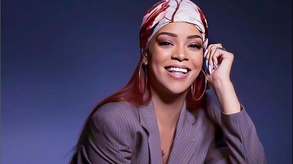 Rihanna Ungkap Ingin Operasi Payudara Pasca Melahirkan