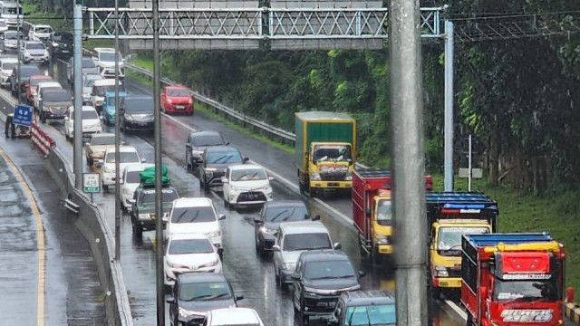 Avanza Nyetir Lawan Arah dengan Santai di Tol Bandara Soetta, Kini Dicari Polisi