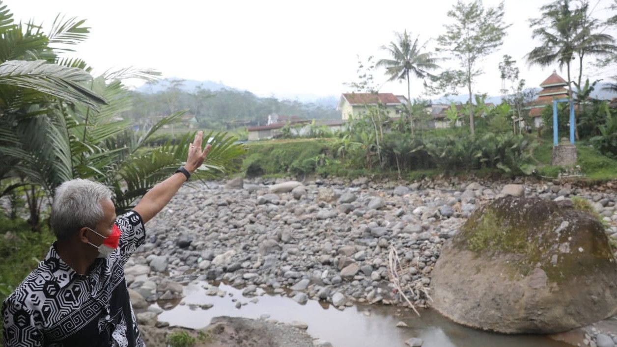 Jembatan Penghubung Desa di Banjarnegara Rusak, Gubernur Ganjar Merasa Bersalah
