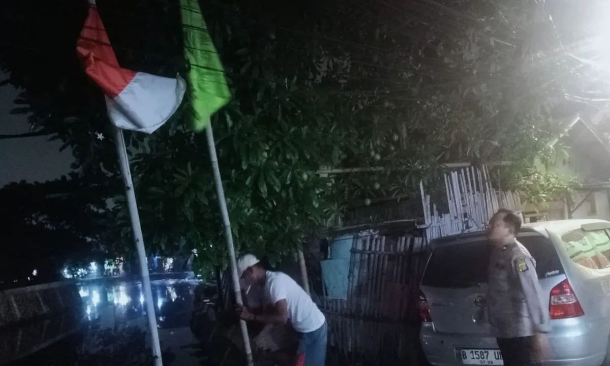 Polisi Turunkan Atribut Ormas di Jakut, dari FBR hingga GRIB Jaya