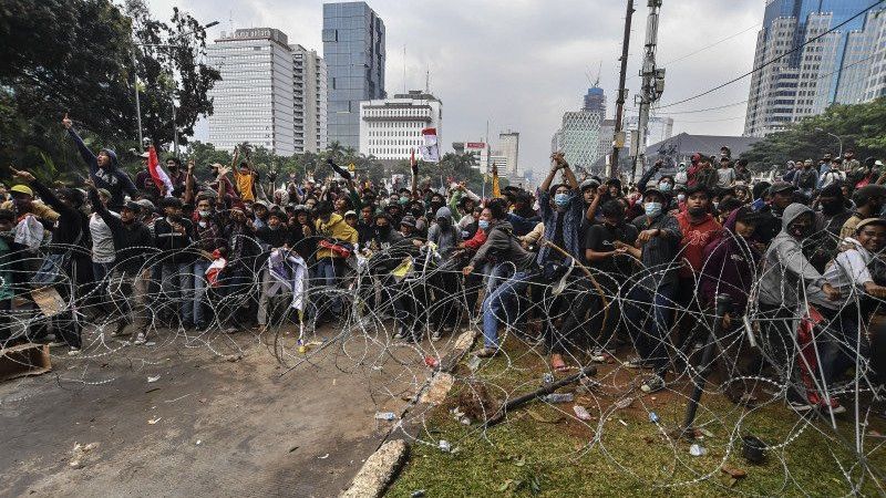 1.929 Personel Gabungan Turun untuk Amankan Demo BEM SI di Patung Kuda Jakpus