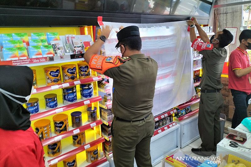 Satpol PP DKI Jakarta Mulai Tutup Etalase Rokok di Minimarket