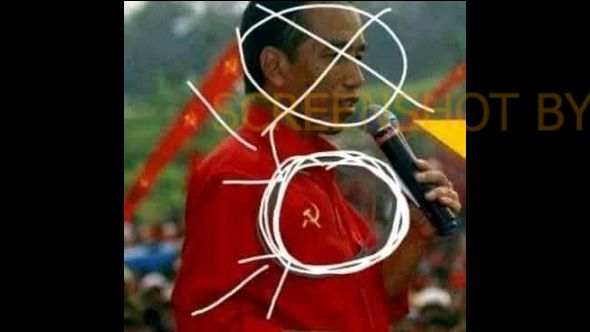 Beredar Foto Jokowi Pakai Kemeja Merah dengan Lambang Palu Arit, Cek Faktanya