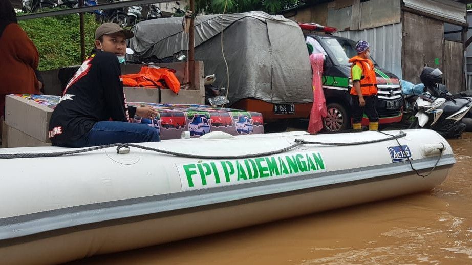 Selain Bubarkan Posko, Polisi Juga Sita Perahu Karet FPI, Ini Alasannya