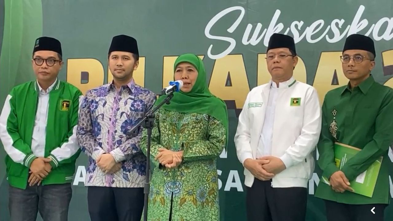 Strategi Khofifah Jika Hadapi Risma di Pilgub Jatim: Waspada, Kerja Keras Lahir Batin