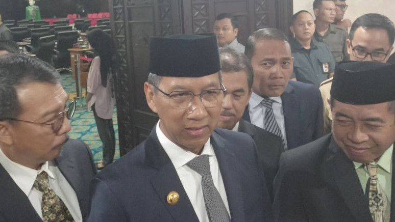 Tekan Polusi Udara Heru Budi Targetkan Seluruh Gedung Pasang Pompa