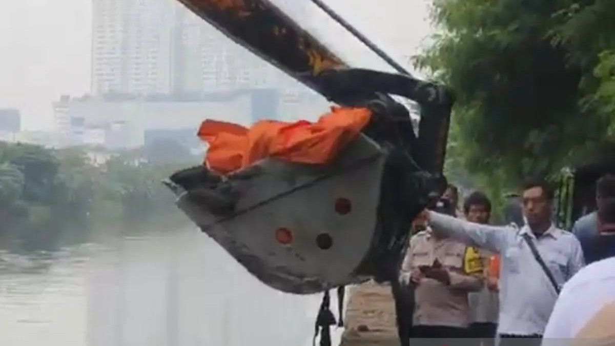 Mayat Pria Misterius Ditemukan di Tumpukan Sampah Kali Angke Jakbar