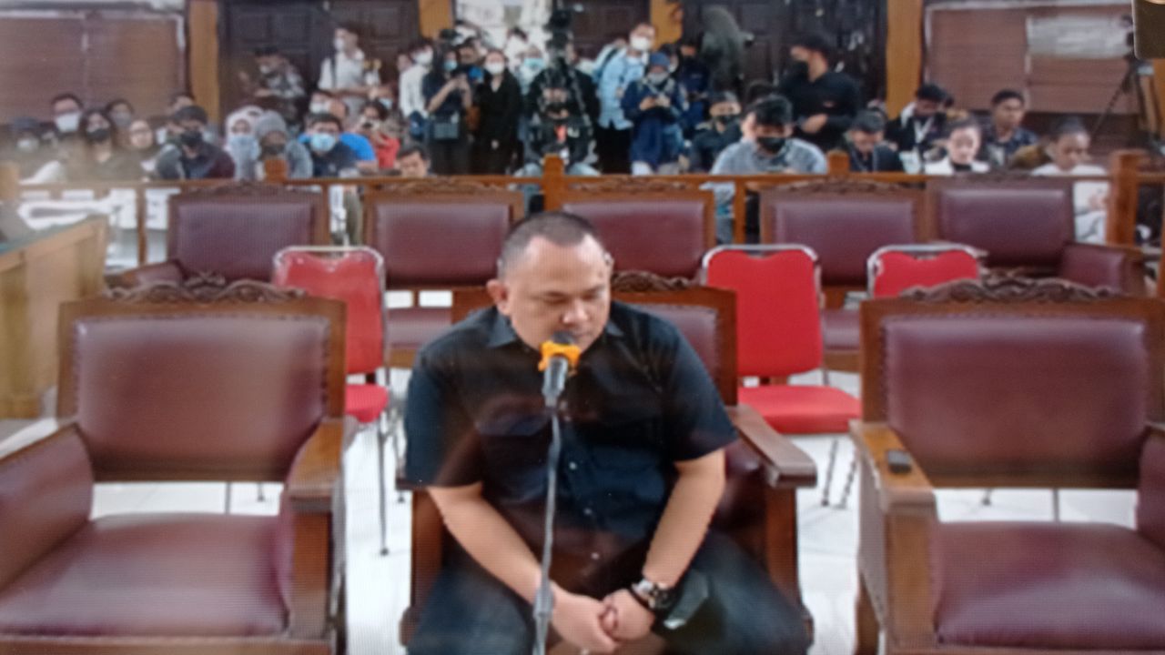 Cerita PHL Divpropam Polri Disuruh Chuck Putranto Ambil CCTV Sekitar Rumdin Sambo dari Tangan Irfan Widyanto