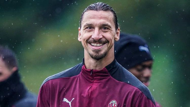 Usai Bawa AC Milan Juara,  Zlatan Ibrahimovic Jalani Operasi Lutut, Sudah Diderita Selama Enam Bulan