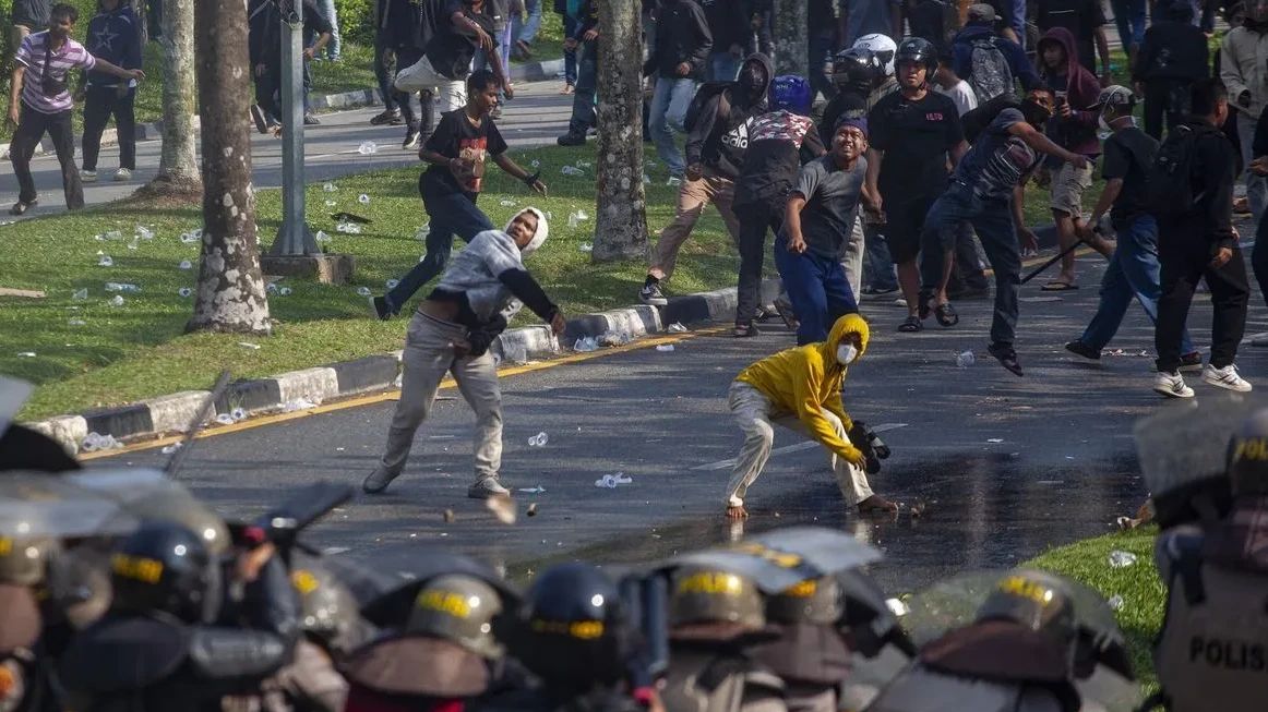 Polisi Tetapkan 34 Orang Sebagai Tersangka Ricuh Demo Rempang di Kantor BP Batam