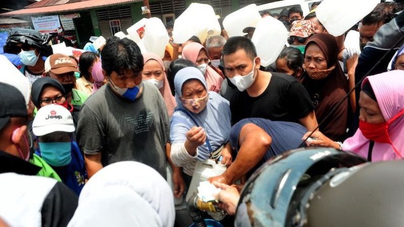 Minyak Goreng Mahal dan Langka, DPR Bela Rakyat: Jokowi Mau Diam? Tidak Boleh Dong