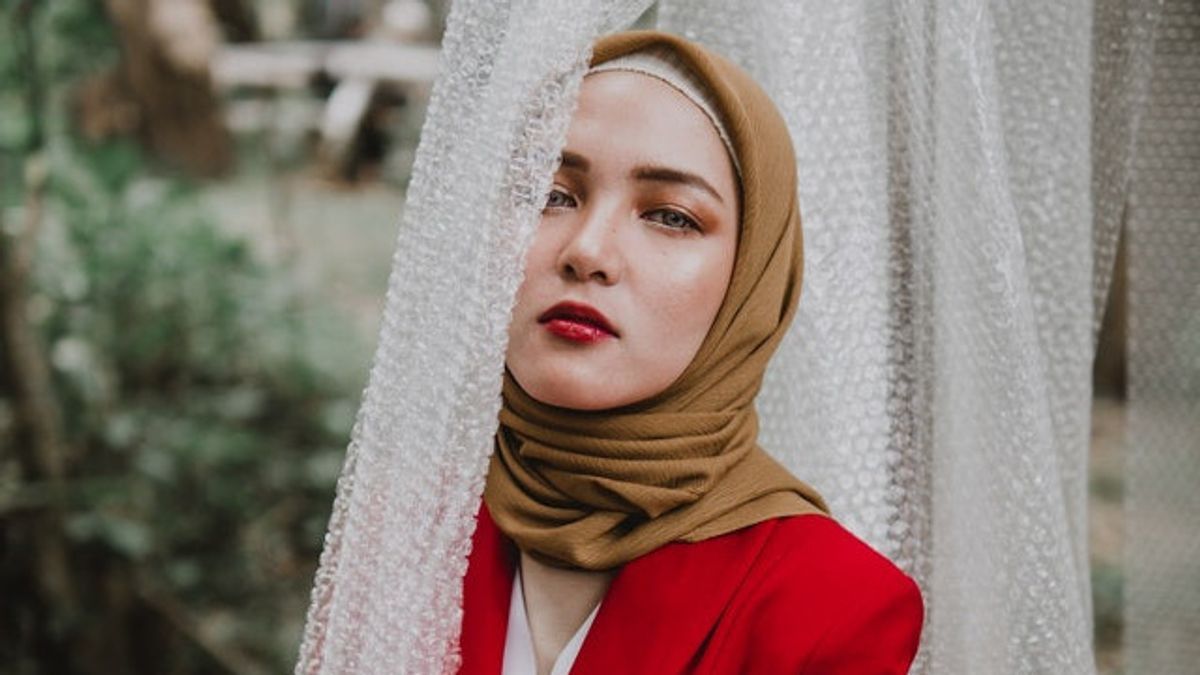 Tips Memakai Hijab Segitiga bagi Pemilik Wajah Bulat