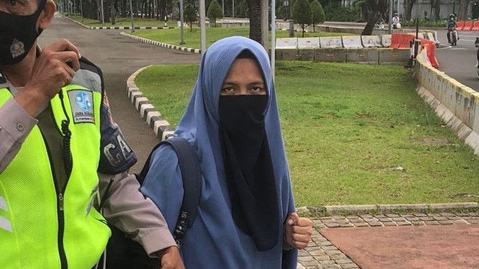 Diduga Terlibat, Guru Perempuan yang Bawa Pistol dan Coba Terobos Istana Ditetapkan Jadi Tersangka