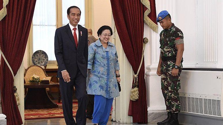 Momen Mesra Jokowi Gandeng Tangan Megawati Usai Hadiri Rakernas III PDIP Jakarta
