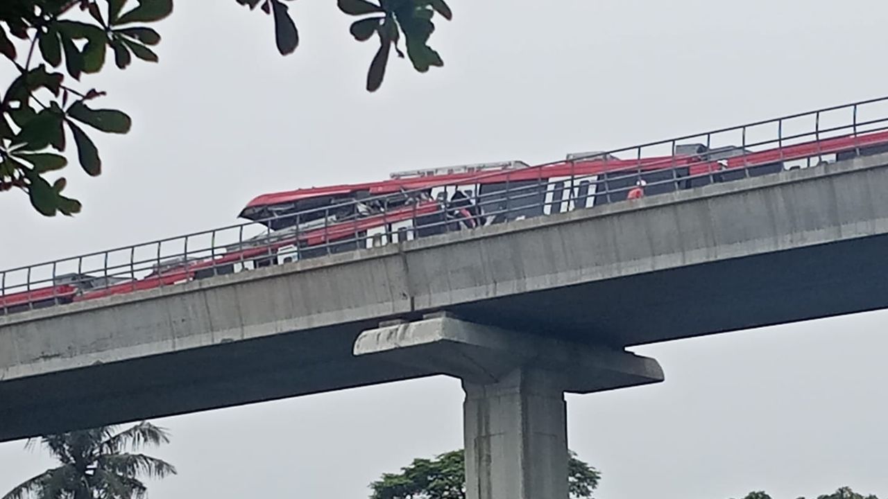 Kronologi Kecelakaan LRT Jabodebek di Cibubur: Kereta Langsir Tabrak Kereta yang Parkir