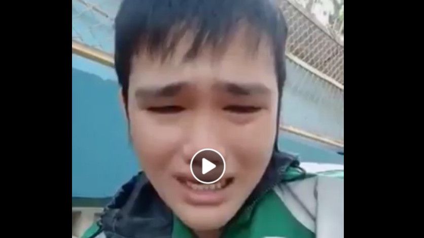 Viral Video Tenaga Kerja China Menyamar Jadi Driver Ojol Menangis Tak Bisa Pulang ke Negaranya, Benarkah?