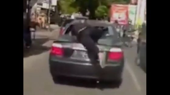 Viral Video Mobil Tabrak-Seret Motor di Bandung, Polisi Periksa Kejiwaan Pengemudi