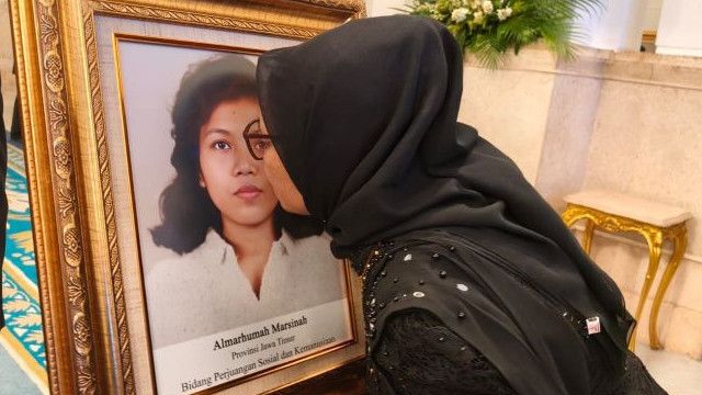 Marsinah dapat Gelar Pahlawan Nasional, Kakak Sentil Prabowo Soal Outsourcing