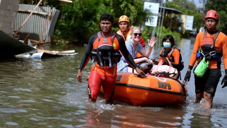 Seminyak Bali Banjir, Basarnas Evakuasi Puluhan Turis