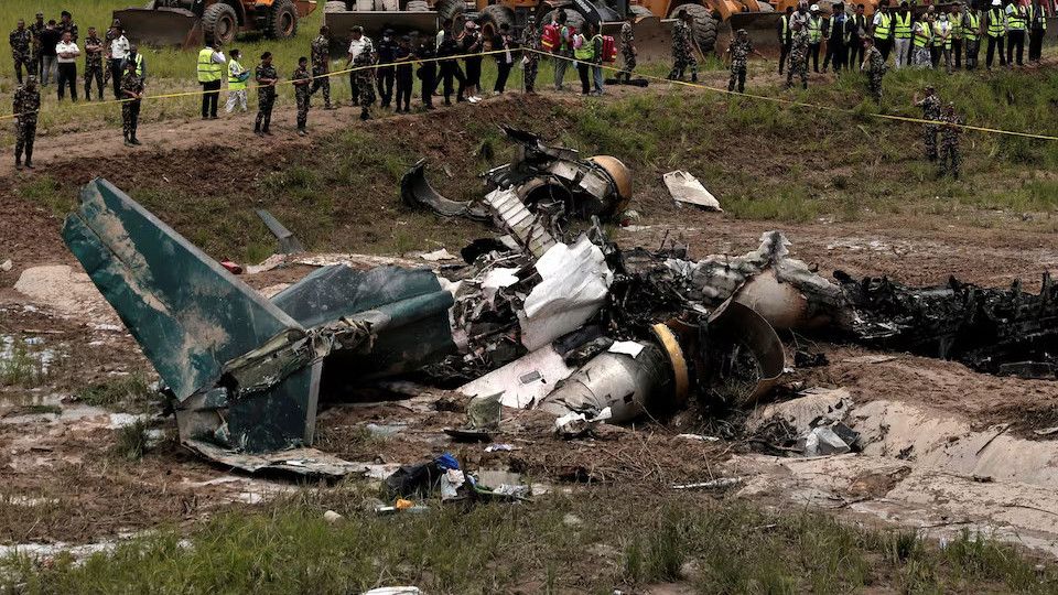 Detik-Detik Saurya Airlines Jatuh dan Terbakar Saat Lepas Landas, Sempat Miring Sebelum Hantam Tanah