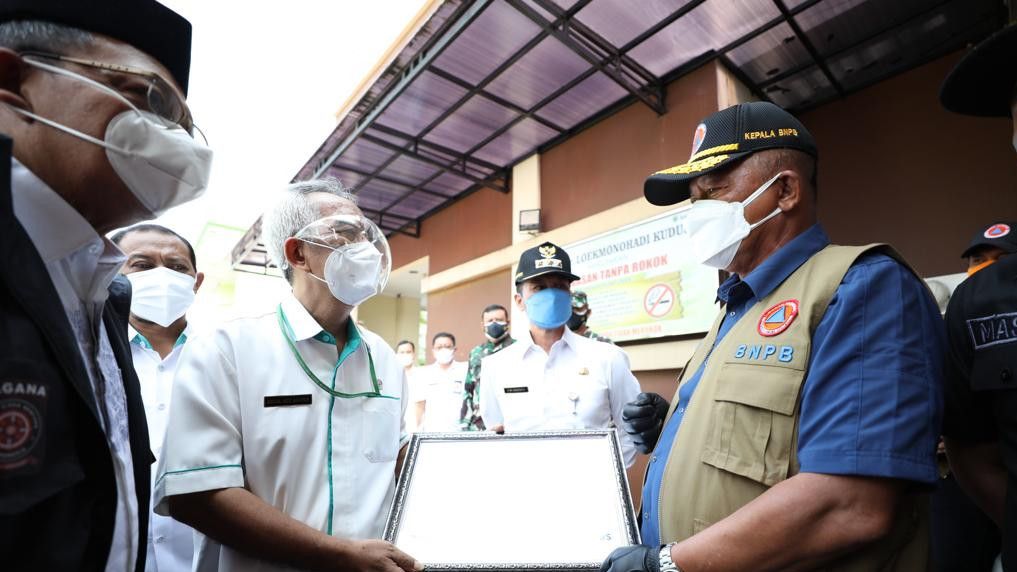 Kepala BNPB Ganip Warsito Soroti Bebasnya Pasien Covid-19 Duduk Didampingi Keluarga di RS Kudus