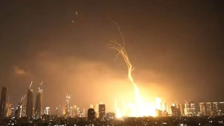 Detik-Detik Ratusan Rudal Iran Hantam Israel, Tiga Orang Tewas