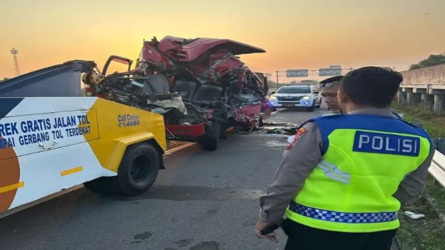 Pemkot Surabaya Kirim 6 Ambulans Jemput Jenazah Rombongan Guru yang Kecelakaan di Tol Solo-Semarang