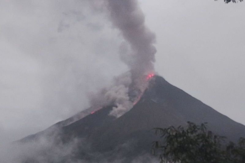 PVMBG: Gunung Karangetang di Pulau Siau Sulut Muntahkan 145 Juta Meter Kubik Magma