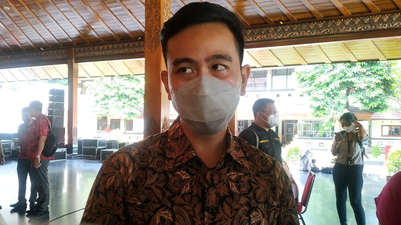 Tanggapi Cak Nun yang Sebut Jokowi Firaun, Gibran: Yasudahlah, Santai Saja
