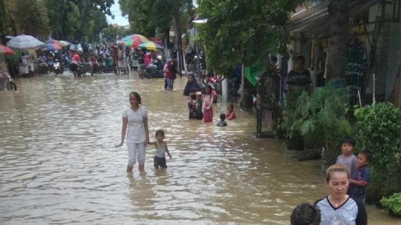 Pria di Probolinggo Tewas Tersetrum Saat Ambil Charger HP Sewaktu Banjir, Pilu
