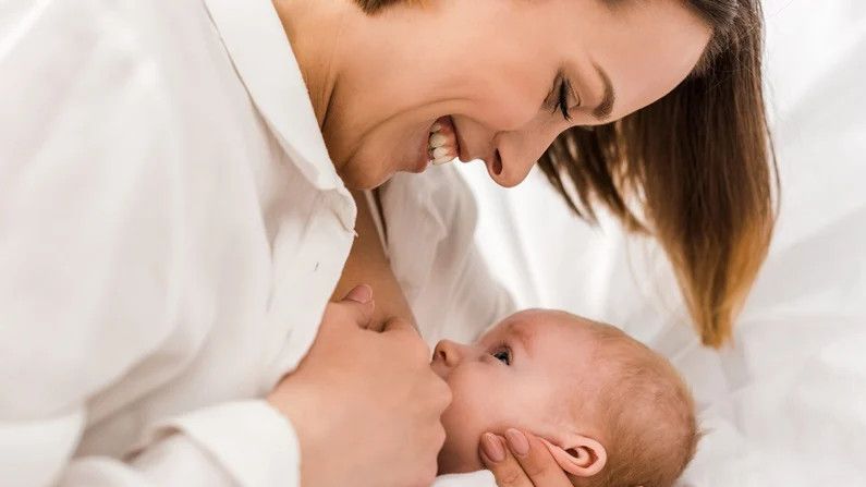 Amankah Ibu Positif COVID-19 Menyusui Bayi? Begini Penjelasan Pakar Nutrisi