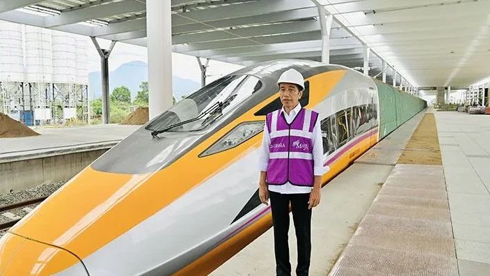 Jokowi Bakal Jajal Kereta Cepat Sebelum 28 Juli, Luhut: Kita Perlu Lebih Rapih Lagi
